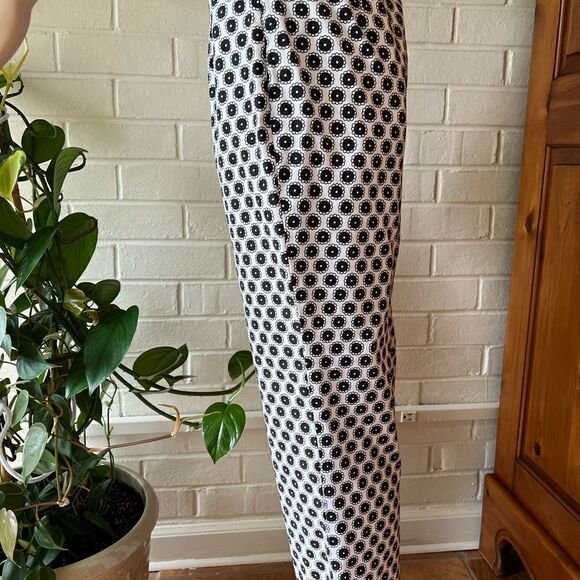 CHICO’S floral print crop pants black flowers on white background - Picture 3 of 6